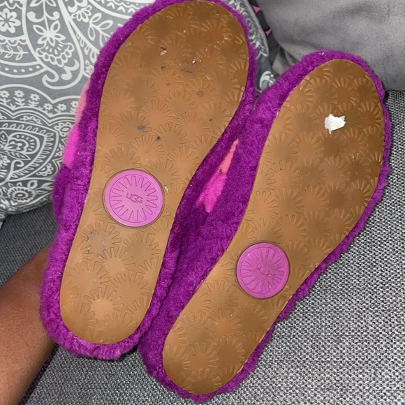 FUCHSIA PINK UGG FLUFF YEAH SLIDES 🍭🍬 - Picture 4 of 8
